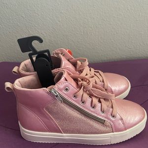 Brand new Fashion sneakers/Girls Size 5